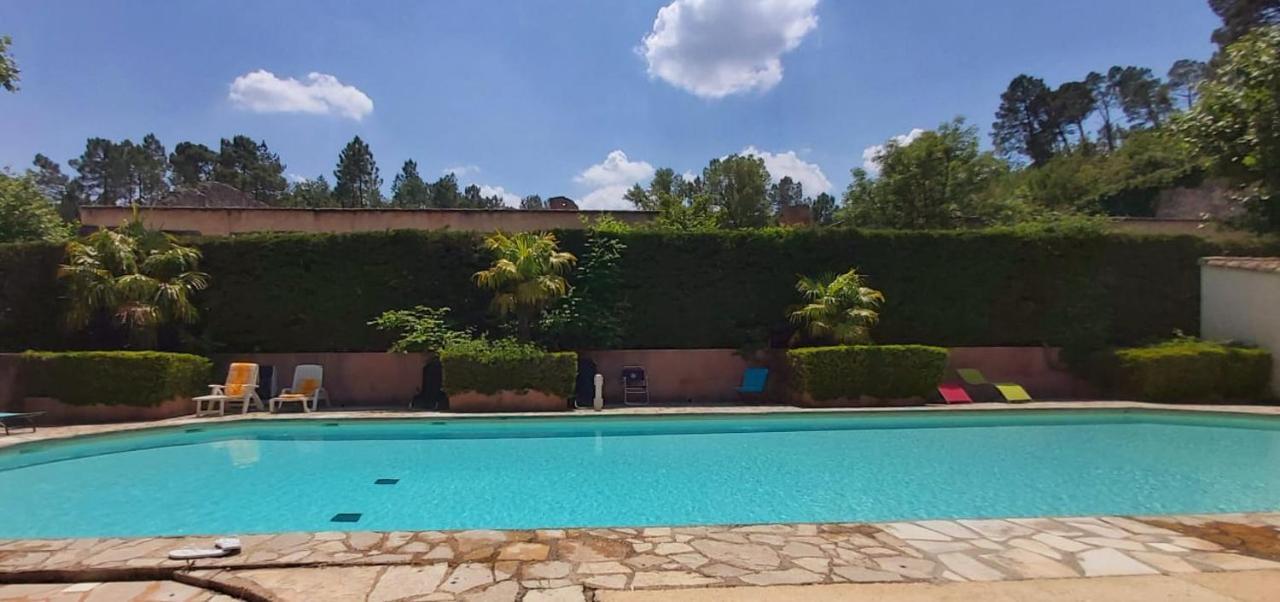 Eblouissant Appartement Au Calme D'Une Residence Avec Piscine Idealement Situe Au Pied Du Colorado Provencal Dans Le Prestigieux Luberon Rustrel Exteriör bild