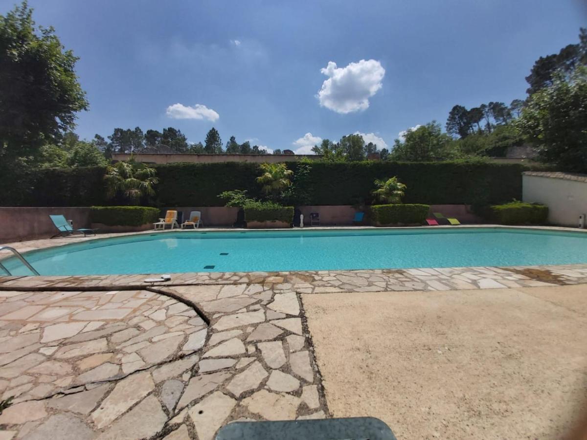 Eblouissant Appartement Au Calme D'Une Residence Avec Piscine Idealement Situe Au Pied Du Colorado Provencal Dans Le Prestigieux Luberon Rustrel Exteriör bild