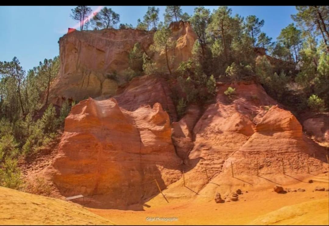 Eblouissant Appartement Au Calme D'Une Residence Avec Piscine Idealement Situe Au Pied Du Colorado Provencal Dans Le Prestigieux Luberon Rustrel Exteriör bild